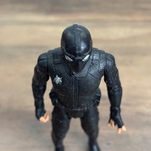 Marvel Legends SPIDER MAN Night  STEALTH SUIT Far From Home Toy Figure 2019 - Picture 4 of 9